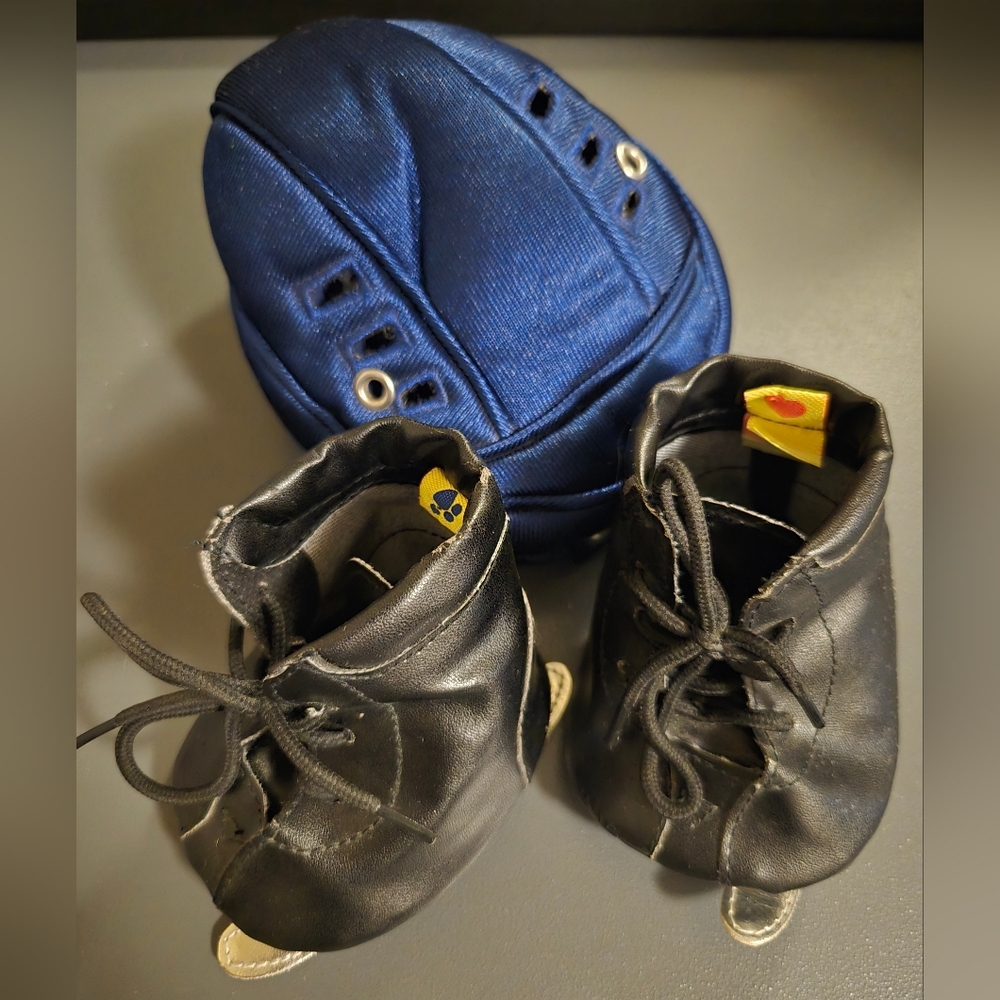 🏷 [30% 2+] Build-a-bear Helmet & Skates